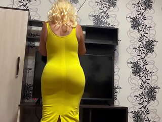 Stepmom in a tight dress with a big ass turns on anal x rated clip