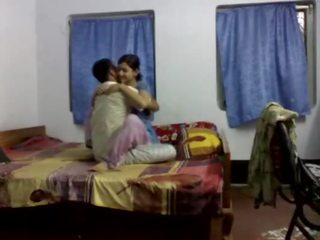 Bengali splendid couple homemade xxx video scandal on bedroom - Wowmoyback