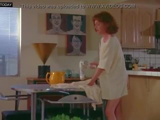 Julianne Moore - movs Her Ginger Bush - Short Cuts (1993)